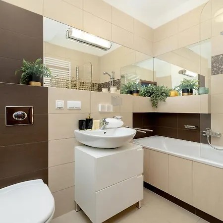 Апартаменты Przytulny Apartament Z Parkingiem I Biurkiem Przy Kazimierzu W Krakowie By Renters *