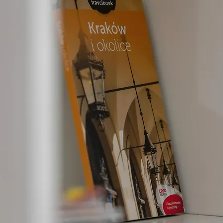 Przytulny Apartament Z Parkingiem I Biurkiem Przy Kazimierzu W Krakowie By Renters Krakau