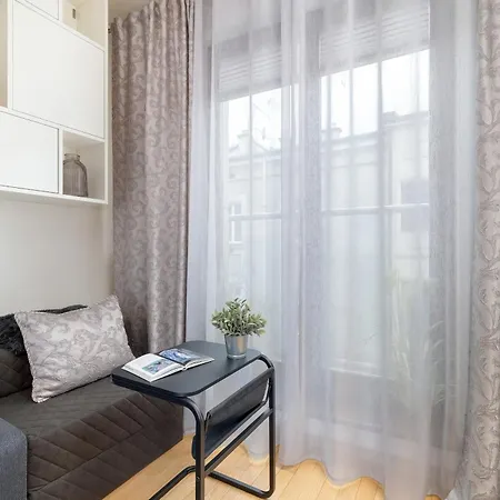 아파트 Przytulny Apartament Z Parkingiem I Biurkiem Przy Kazimierzu W Krakowie By Renters