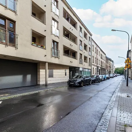 아파트 Przytulny Apartament Z Parkingiem I Biurkiem Przy Kazimierzu W Krakowie By Renters 크라쿠프