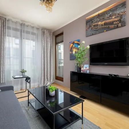 아파트 Przytulny Apartament Z Parkingiem I Biurkiem Przy Kazimierzu W Krakowie By Renters